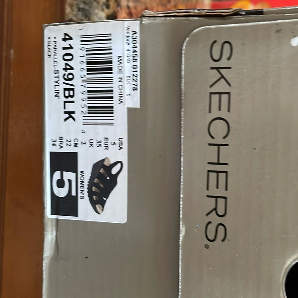 Black Skechers NWT